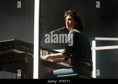 BARCELONA-JUN 1: Charlotte Gainsbourg (Band) in einem Konzert in der Primavera Sound Festivals durchführen und am 1. Juni 2018 in Barcelona, Spanien. Stockfoto