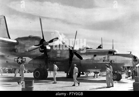 386 Bombardierung Squadron - Konsolidierte XB-32 Dominator am Flugplatz Yontan Okinawa auf Parkplatz Rampe. Stockfoto