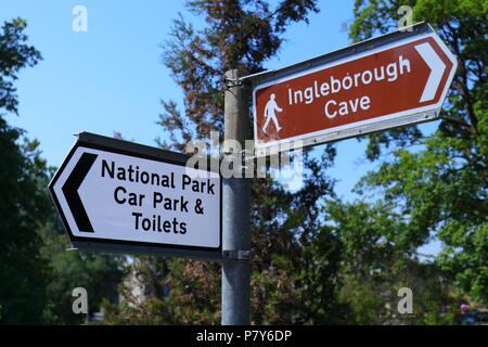 Ein richtungen zu Ingleborough Höhle am Fuße des Berges in Clapham Ingleborough, North Yorkshire Stockfoto