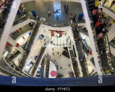 Ein Bild der Menschen an der Shopping Mall Stockfoto