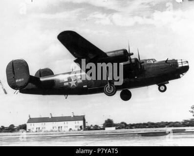 492 d Bombardierung Gruppe schwarz lackiert B-24 Liberator 42-51211. Stockfoto