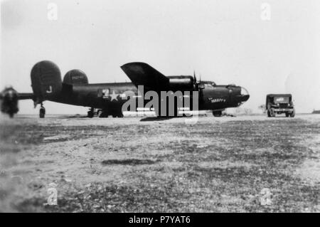 492 d Bombardierung Gruppe schwarz lackiert B-24 Liberator 42-52749. Stockfoto