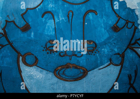Blau graffiti Kinderschminken auf Beton Wand. Stockfoto