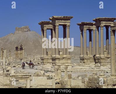 Syrien. Palmyra. Tetrapylon. Das zweite Gelenk in der Route der colonnaded Straße markiert. Plattform mit Säulen. Römische Denkmal. (Im Jahr 2017 zerstört. Syrische Bürgerkrieg). Stockfoto