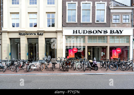 Hudson's Bay store in Leiden in den Niederlanden. Die Hudson's Bay Company ist eine kanadische Retail Business Group. Stockfoto