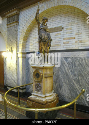 Englisch: Konische Pendeluhr von Henri-Eugène-Adrien Farcot, Skulptur von Albert-Ernest Carrier-Belleuse, im Hauptgebäude, Drexel University, Philadelphia, Pennsylvania, USA. George William Childs gekauft es für seinen Salon 2128 Walnut Street. Achtzehn Jahre nach Childs' Tod im Jahr 1894, seine Frau auf den Wecker, 1912 an die Universität in seiner Erinnerung gespendet. Die Uhr wurde auf der Pariser Weltausstellung von 1867 für atemberaubende 6.000 $ gekauft, so dass es zu der Zeit eines der teuersten Uhren der Welt. Konische Uhren haben ein Pendel, das in einer kreisförmigen Bewegung arbeitet Stockfoto