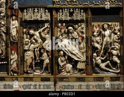 Englische Künstler. Herstellung von Nottingham. Triptychon von Leidenschaft, ca.1350-1400. Detail der Abstieg vom Kreuz, das Grabtuch und die Auferstehung. Alabaster, Holz und Glas. Nationales Museum von Capodimonte. Neapel. Italien. Stockfoto