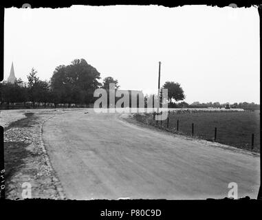 Deutsch: Beschreibung Aanleg van een asfaltweg Ongelokaliseerd. Documenttype foto Vervaardiger Guermonprez gewesen, Paul Collectie Collectie Paul Guermonprez gewesen Datering 1934 t/m 1937 Inventarissen Http://archief.amsterdam/archief/10016 Afbeeldingsbestand 010016000072 erzeugt mit Dememorixer. 1934 t/m 1937 304 Paul Guermonprez gewesen, Afb 010016000072 Stockfoto