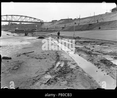 Deutsch: Beschreibung Aanleg van een kanaal Julianakanaal, Limburg Documenttype foto Vervaardiger Guermonprez gewesen, Paul Collectie Collectie Paul Guermonprez gewesen Datering 1934 t/m 1937 Inventarissen Http://archief.amsterdam/archief/10016 Afbeeldingsbestand 010016000087 erzeugt mit Dememorixer. 1934 t/m 1937 304 Paul Guermonprez gewesen, Afb 010016000087 Stockfoto