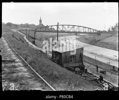 Deutsch: Beschreibung Aanleg van een kanaal Julianakanaal ter Hoogte van Elsloo (Limburg) met Op de achtergrond de Sint Augustinus kerk Documenttype foto Vervaardiger Guermonprez gewesen, Paul Collectie Collectie Paul Guermonprez gewesen Datering 1934 t/m 1937 Inventarissen Http://archief.amsterdam/archief/10016 Afbeeldingsbestand 010016000090 erzeugt mit Dememorixer. 1934 t/m 1937 304 Paul Guermonprez gewesen, Afb 010016000090 Stockfoto