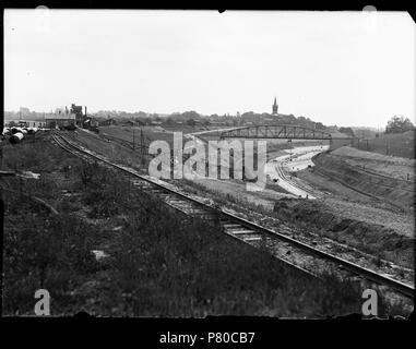 Deutsch: Beschreibung Aanleg van een kanaal Julianakanaal ter Hoogte van Elsloo (Limburg) met Op de achtergrond de Sint Augustinus kerk Documenttype foto Vervaardiger Guermonprez gewesen, Paul Collectie Collectie Paul Guermonprez gewesen Datering 1934 t/m 1937 Inventarissen Http://archief.amsterdam/archief/10016 Afbeeldingsbestand 010016000089 erzeugt mit Dememorixer. 1934 t/m 1937 304 Paul Guermonprez gewesen, Afb 010016000089 Stockfoto