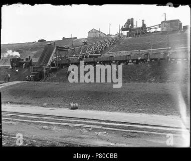 Deutsch: Beschreibung Aanleg van een kanaal Julianakanaal, Limburg Documenttype foto Vervaardiger Guermonprez gewesen, Paul Collectie Collectie Paul Guermonprez gewesen Datering 1934 t/m 1937 Inventarissen Http://archief.amsterdam/archief/10016 Afbeeldingsbestand 010016000093 erzeugt mit Dememorixer. 1934 t/m 1937 304 Paul Guermonprez gewesen, Afb 010016000093 Stockfoto