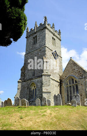 Die Allerheiligen Kirche Glockenturm stehend auf dem Hügel bei Godshill auf der Isle of Wight, Großbritannien. Stockfoto