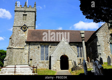 Allerheiligen ist die größte mittelalterliche Kirche, die auf der Isle of Wight und die am meisten besuchte und in England in der Ortschaft Godshill auf der Isle fotografiert. Stockfoto