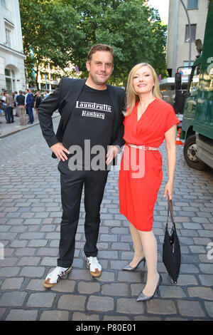 Gäste im Studio Hamburg Nachwuchspreis am Thalia Theater mit: Sebastian Bezzel und Ehefrau Johanna-Christine Gehlen Wo: Hamburg, Deutschland Wann: 06 Jun 2018 Credit: Becher/WENN.com Stockfoto