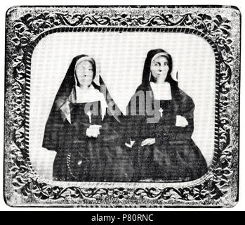 Englisch: Platte aus dem Buch "damit wir es nicht vergessen: die Schwestern von der Vorsehung von Saint Mary-of-the-Woods im Bürgerkrieg Service' von Mary Gassville Tasse. Originale Bildunterschrift: "Auf der rechten Seite… Krieg Krankenschwester Schwester St. Felix Buchanan'. 1931 347 Schwester Krankenschwestern (Nicht zu Vergessen die Schwestern von der Göttlichen Vorsehung in Bürgerkrieg Service) Stockfoto