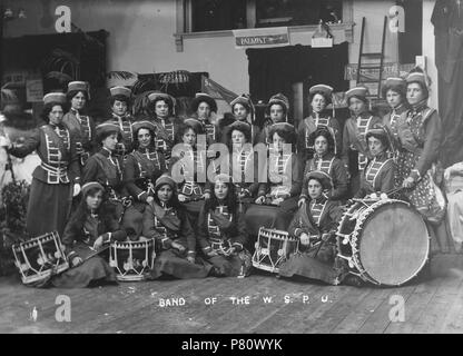 371 Der Frauen Soziale und Politische Union (Wspu) Trommel und band Fife bei Ausstellung der Frauen, Mai 1909 Stockfoto