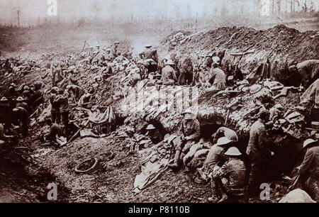 Während der Schlacht an der Somme, zwischen dem 1. Juli und dem 18. November, 1916, Truppen, die bei Anschlägen aprticipated hatten, wurden von der Front zurückgezogen und in Reserve gehalten. Sie gewöhnlich ruhte in verlassenen Gräben, und bildeten Arbeitsgruppen liefert, die an die Front oder graben Verteidigungsanlagen. Stockfoto