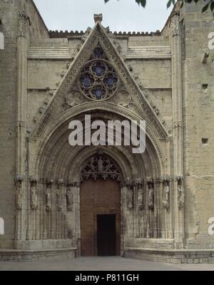 PORTADA DE LAS VIRGENES DE LA IGLESIA DE SANTA MARIA LA MAYOR - SIGLO XV. Lage: IGLESIA DE SANTA MARIA LA MAYOR, MORELLA, Castellón, Spanien. Stockfoto