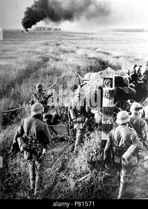 Englisch: Deutsche Truppen Überqueren der sowjetischen Grenze während der Operation Barbarossa. Русский: Немецкие войска пересекают советскую границу во время Барбаросса операции''. 22. Juni 1941 172 deutsche Truppen Überqueren der sowjetischen Grenze Stockfoto