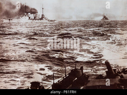 Der Hauptteil der deutschen Flotte aufgegeben und wurden in SCapa Flow in den Schottischen Orkney genommen. Die Hohe See Flotte war es unter den Bedingungen des Waffenstillstandes während Verhandlungen interniert vollzog sich über das Schicksal der Schiffe. In der Befürchtung, dass alle Schiffe beschlagnahmt und unter den alliierten Mächte aufgeteilt werden, der deutsche Kommandant, Admiral Ludwig von Reuter, beschlossen, die Flotte zu versenken am 21. Juni 1919. Dazwischen liegenden britischen guard Schiffe waren in der Lage, eine Zahl der Schiffe Strand, aber 52 der 74 internierten Schiffe sank. Stockfoto