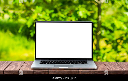 Modernen Laptop mit leeren Bildschirm. Ansicht von vorn Stockfoto