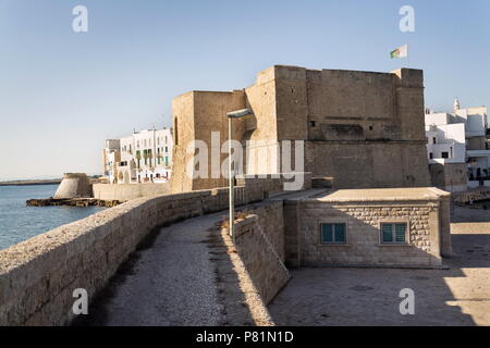 Schloss von Carlo V bei Sonnenaufgang, Apulien, Provinz Bari, Italien Stockfoto