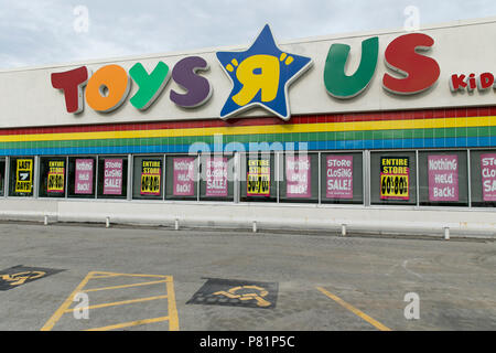 "Zeichen", wie auf einen Toys-R-Us Store in Milwaukee, Wisconsin am 22. Juni 2018. Stockfoto
