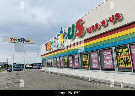 "Zeichen", wie auf einen Toys-R-Us Store in Milwaukee, Wisconsin am 22. Juni 2018. Stockfoto