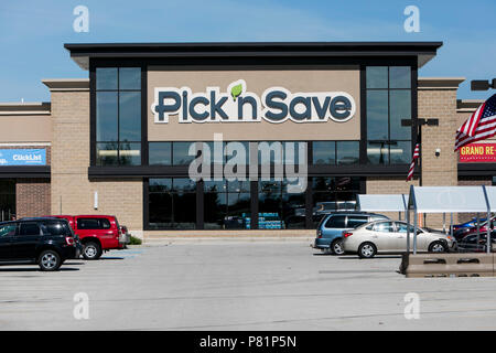 Ein logo Zeichen außerhalb eines Pick'n Speichern retail Grocery Store in Racine, Wisconsin am 23. Juni 2018. Stockfoto