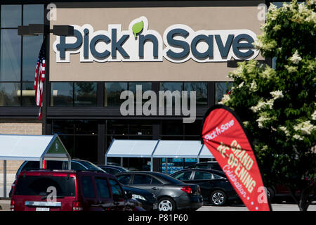 Ein logo Zeichen außerhalb eines Pick'n Speichern retail Grocery Store in Racine, Wisconsin am 23. Juni 2018. Stockfoto