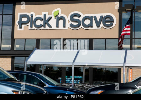 Ein logo Zeichen außerhalb eines Pick'n Speichern retail Grocery Store in Racine, Wisconsin am 23. Juni 2018. Stockfoto