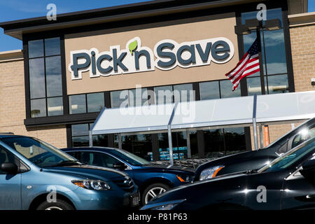 Ein logo Zeichen außerhalb eines Pick'n Speichern retail Grocery Store in Racine, Wisconsin am 23. Juni 2018. Stockfoto