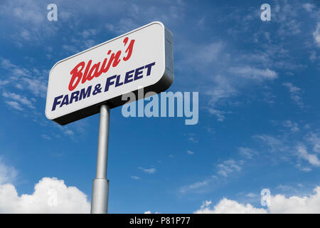 Ein logo Zeichen außerhalb des Blain Hof & Flotte Einzelhandelsgeschäft in Janesville, Wisconsin, am 23. Juni 2018. Stockfoto