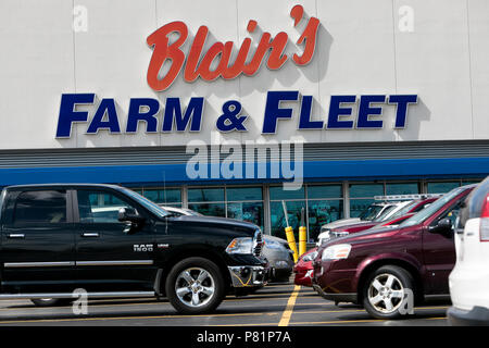 Ein logo Zeichen außerhalb des Blain Hof & Flotte Einzelhandelsgeschäft in Janesville, Wisconsin, am 23. Juni 2018. Stockfoto