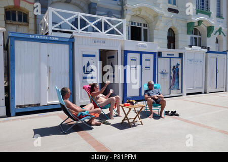 Strand Hütten von Boulogne-sur-Mer im Département Pas-de-Calais im Département Hauts-de-France in Frankreich. Stockfoto