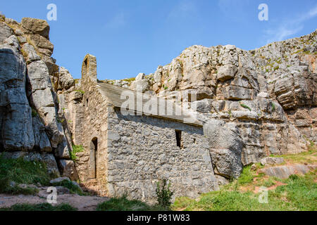 Kapelle in St. Govans Kopf an der Küste von Pembrokeshire, Wales, Großbritannien Stockfoto