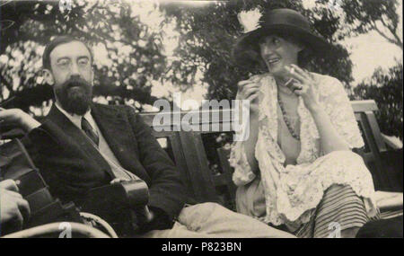 Vintage Snapshot von Lytton Strachey und Virginia Woolf. Juni 1923 253 Lytton Strachey und Virginia Woolf von merethe Morrell Stockfoto