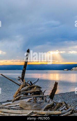 Sonnenuntergang über Lake Yellowstone Stockfoto