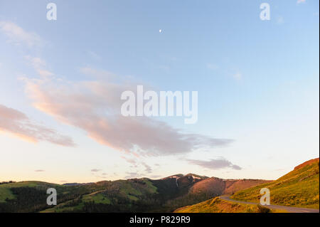 Am frühen Morgen Sonnenaufgang über Yellowstone Stockfoto