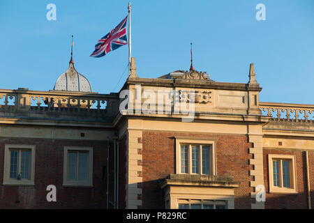 Hinten/hinten Kneller Hall mit Union Flagge, & flag Pole, Twickenham. Es beherbergt die Royal Military School of Music. Twickenham. (99) Stockfoto