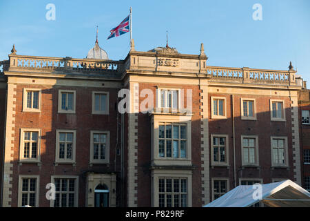 Hinten/hinten Kneller Hall mit Union Flagge, & flag Pole, Twickenham. Es beherbergt die Royal Military School of Music. Twickenham. (99) Stockfoto