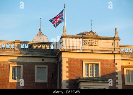 Hinten/hinten Kneller Hall mit Union Flagge, & flag Pole, Twickenham. Es beherbergt die Royal Military School of Music. Twickenham. (99) Stockfoto