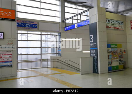 IBARAKI JAPAN, - MAI 2018 : Stair Way to Platform/ to train at Katsuta Station Japan Stockfoto