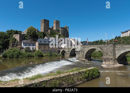 Die Burg von Runkel und der historischen Altstadt auf der Lahn, Hessen, Deutschland Stockfoto