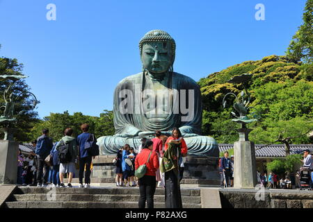 KAMAKURA JAPAN, Mai 2018: Der kamakura Daibutsu (Großen Buddha aus Kamakura) auf dem Gelände des Kotokuin Tempel in Kamakura Stadt Stockfoto