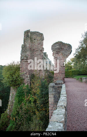 MIDLOTHIAN, Schottland, Großbritannien - 1. OKTOBER 2015: Eine Ansicht von Roslin Schloss (manchmal Rosslyn geschrieben) in Midlothian, in der Nähe von Edinburgh. Stockfoto