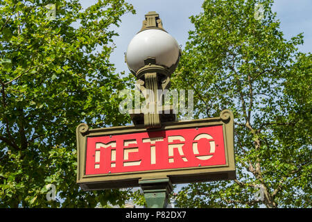 Mit der U-Bahn Eintrag unterzeichnen in Paris Stockfoto