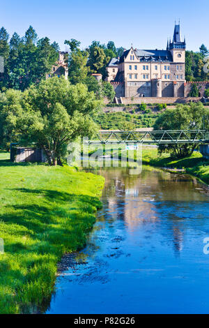 Pseudogoticky zamek z 1547, Zruc nad Sázavou, Středočeský kraj, Ceska Republika/neo-gotische Burg aus 1547, Stadt Zruc nad Sázavou, Mittelböhmen, Stockfoto
