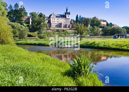 Pseudogoticky zamek z 1547, Zruc nad Sázavou, Středočeský kraj, Ceska Republika/neo-gotische Burg aus 1547, Stadt Zruc nad Sázavou, Mittelböhmen, Stockfoto